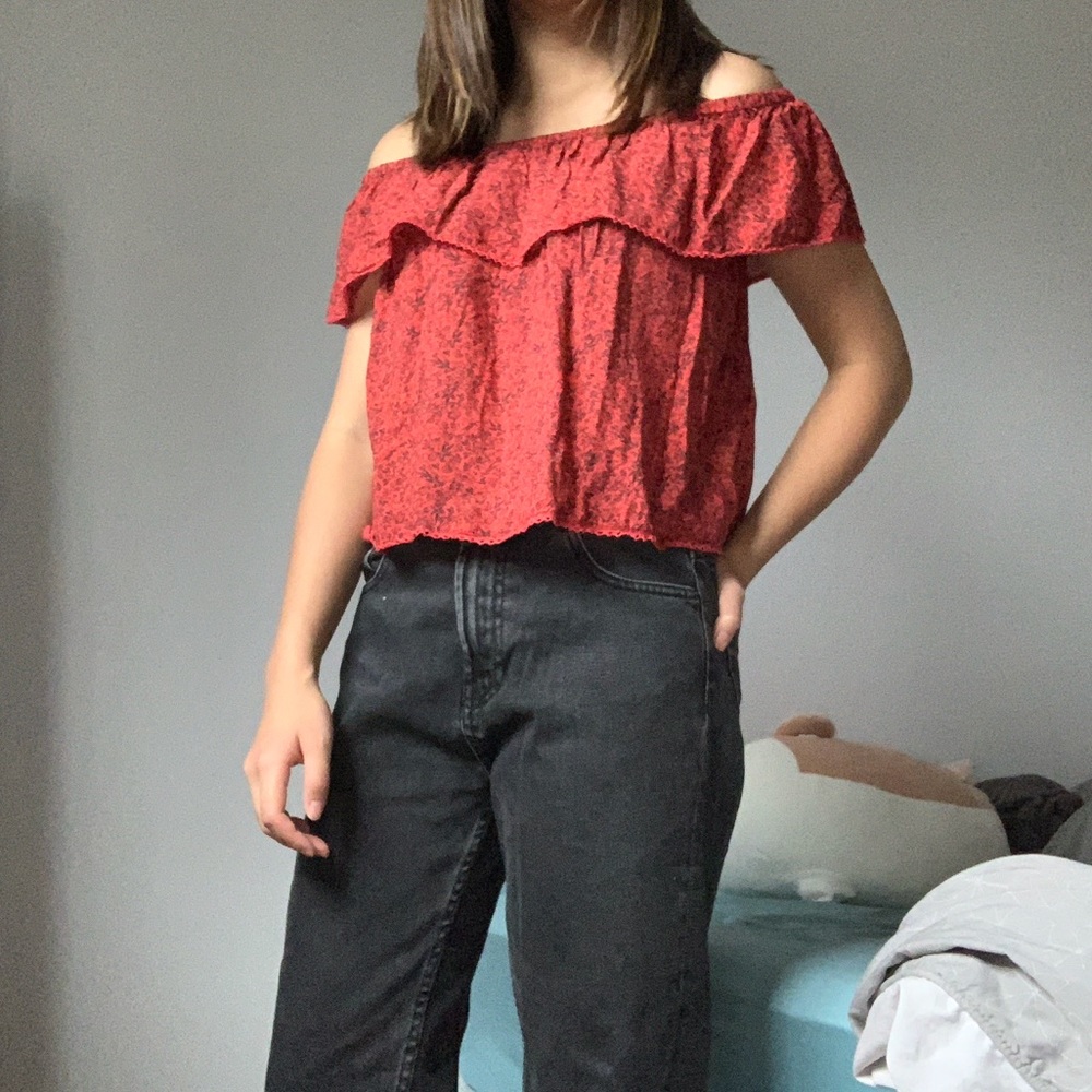 Aritzia over the shoulder ruffle top